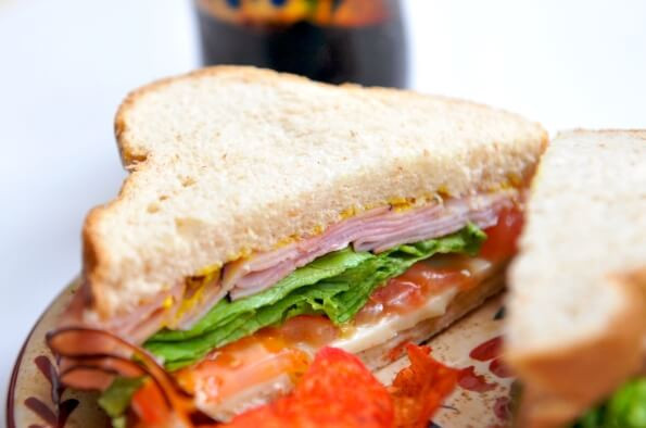 robitnik-na-prigotuvannia-buterbrodiv-ta-salativ-big-0