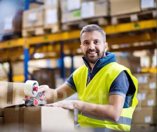 upakovshhikgruzcikfasovshhik-na-sklad-kompanii-ikea-big-0