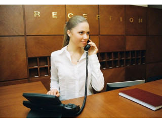 Девушка на ресепшн в отель