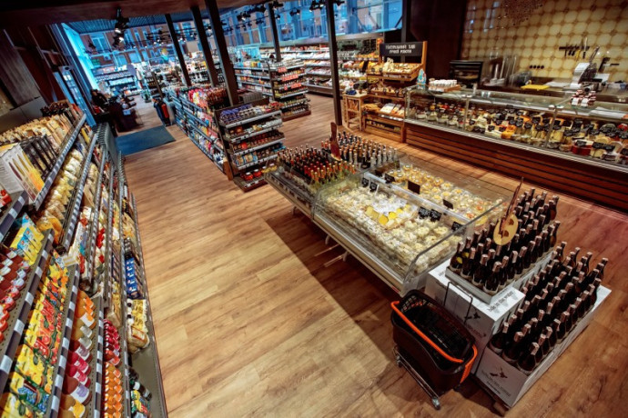 pomicnik-kuxaria-kuxar-gastromarketu-winetime-big-0