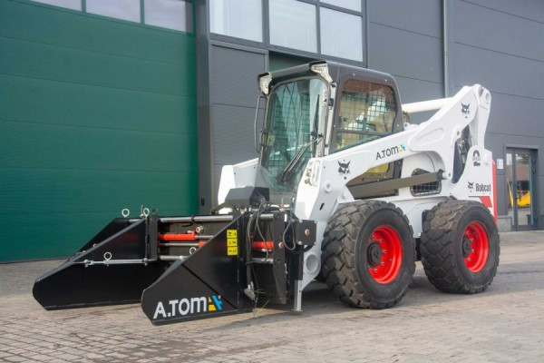 masinist-miniekskavatora-navantazuvaca-bobcat-big-0