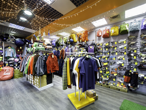 prodavec-sportivnix-tovariv-big-0