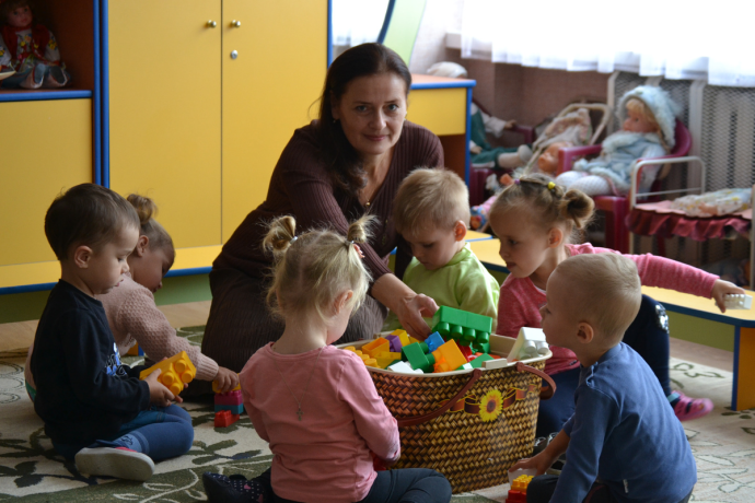 asistent-vixovatelia-v-sadocok-big-0